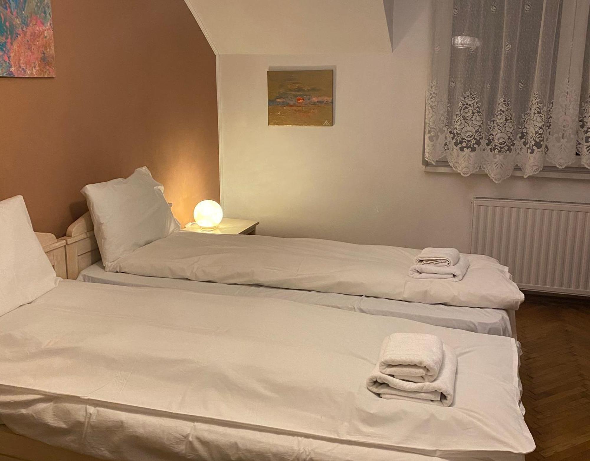 Rose'S Oldtown Apartment Брашов Экстерьер фото
