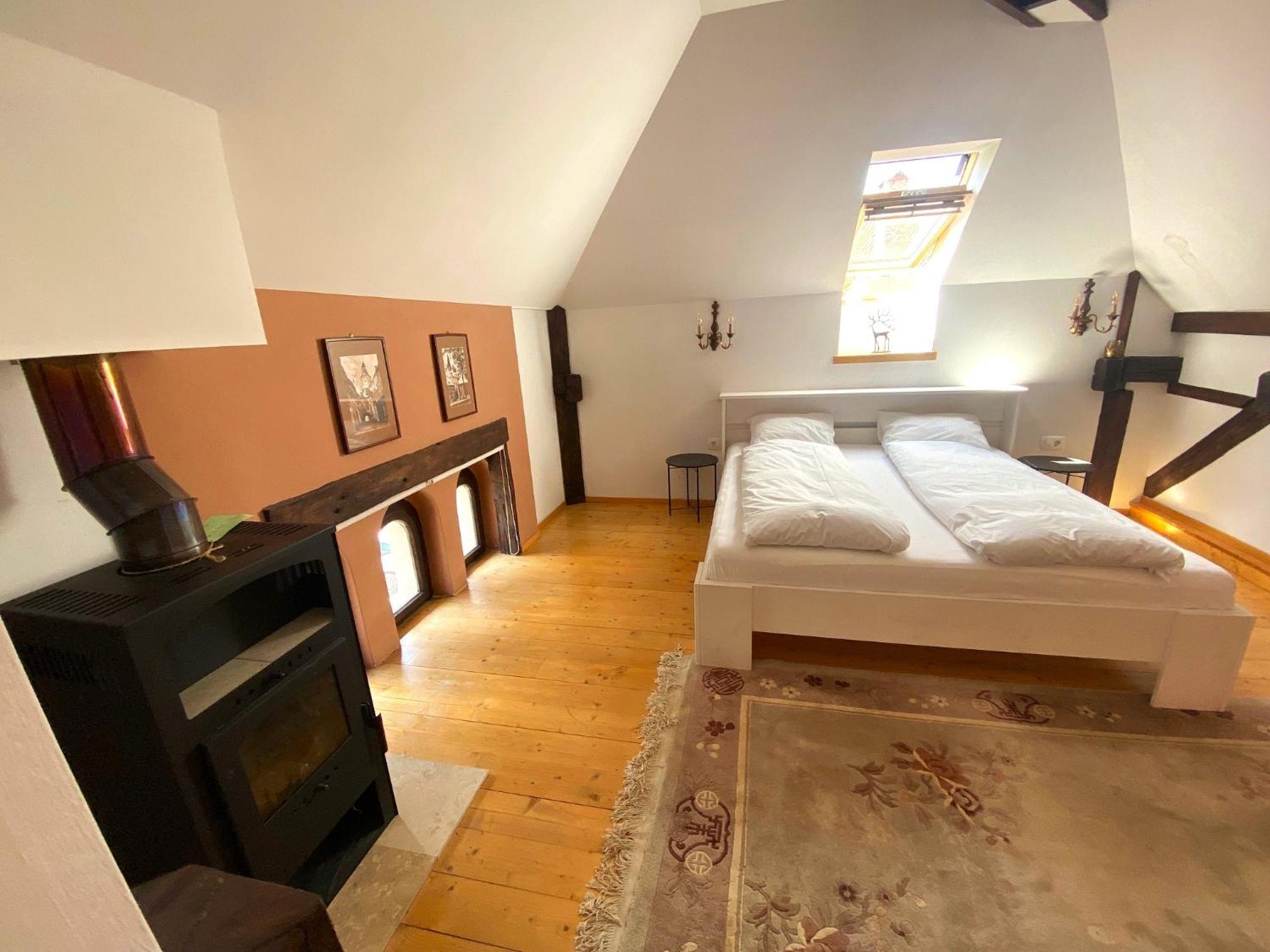 Rose'S Oldtown Apartment Брашов Экстерьер фото